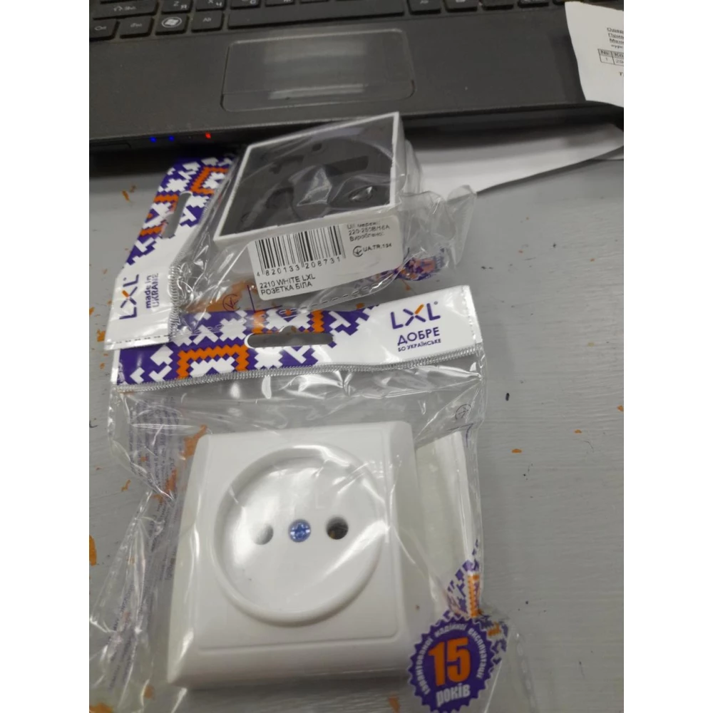 Розетка біла TERRA LXL .2210