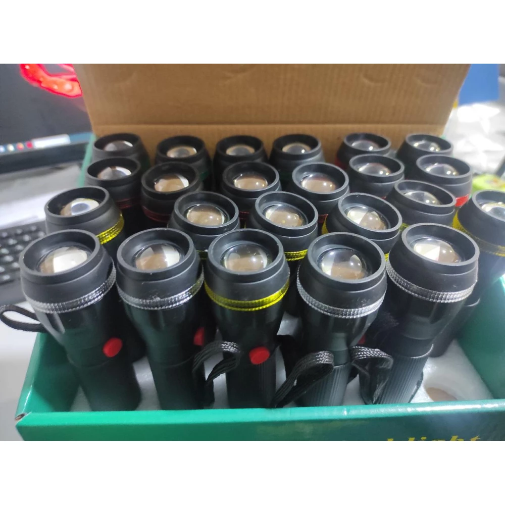 Ліхтарик з зумом пластм батар 3 міні