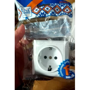 Изображение товара -  Розетка із заземленням біла TERRA LXL .2211