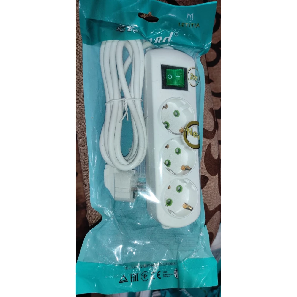 Подовжувач 3гн/2м з/з з кнопкою LEZARD LETITIA 721-0302-302